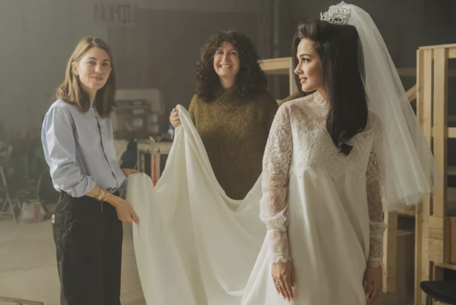 Как менялись костюмы по мере взросления главной героини «Присциллы» Софии Копполы (фото 1)