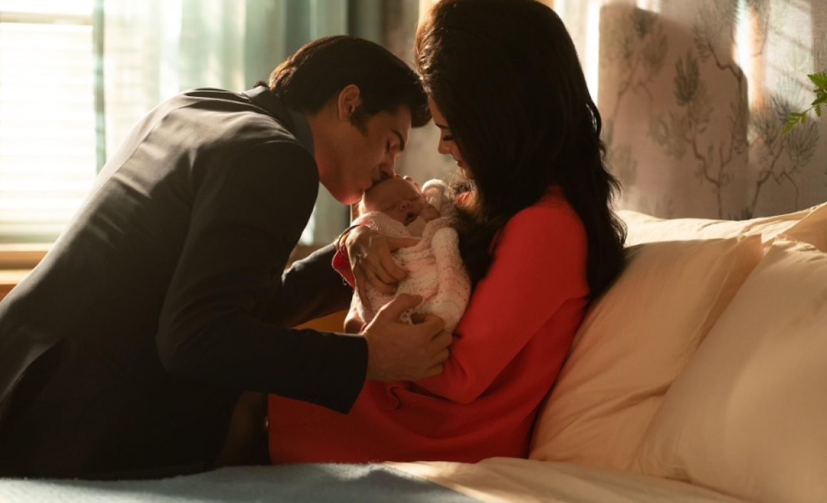 Как менялись костюмы по мере взросления главной героини «Присциллы» Софии Копполы (фото 7)