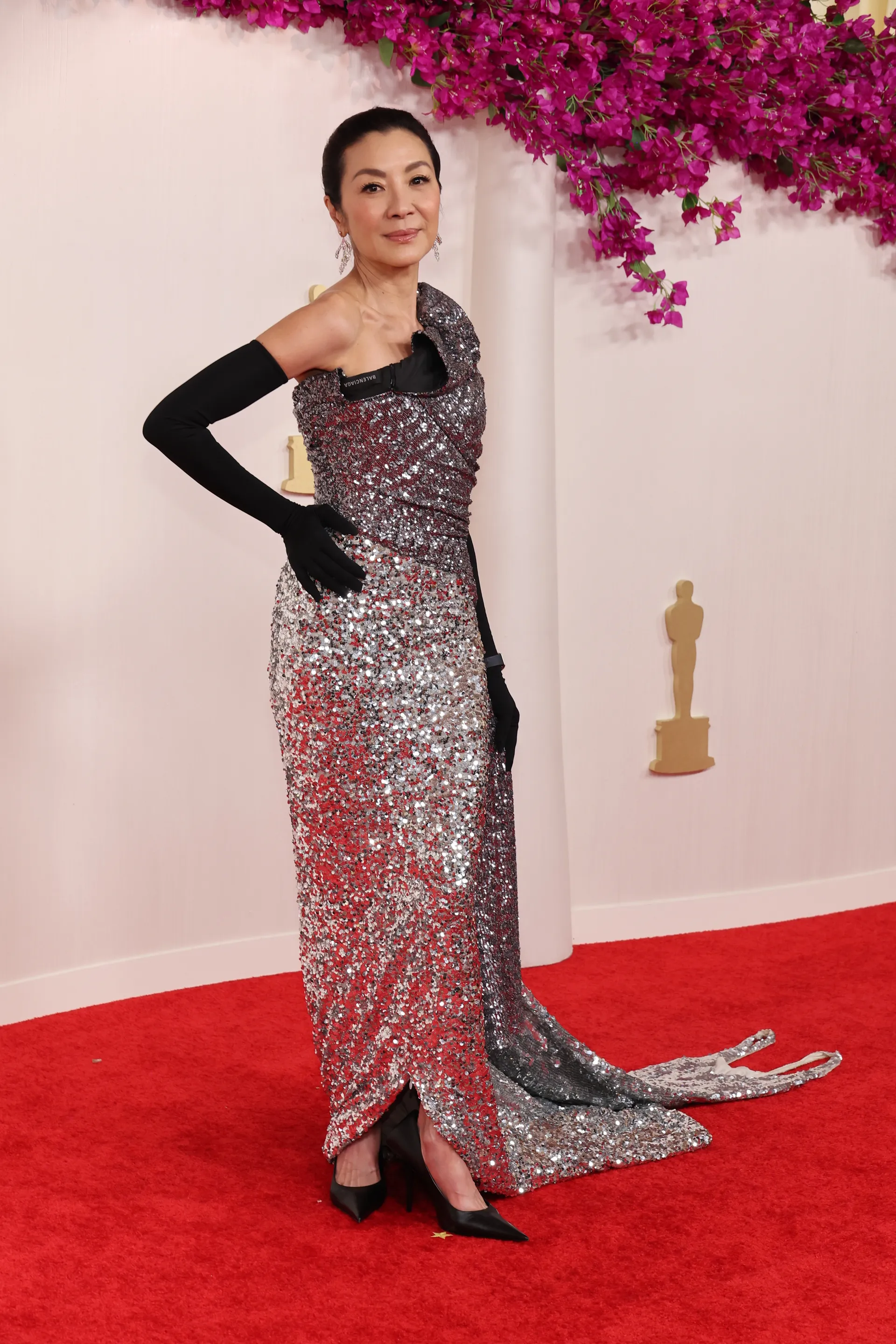Кэри Маллиган в Balenciaga, Дженнифер Лоуренс в Dior: красная дорожка  «Оскара-2024» (фото 21)
