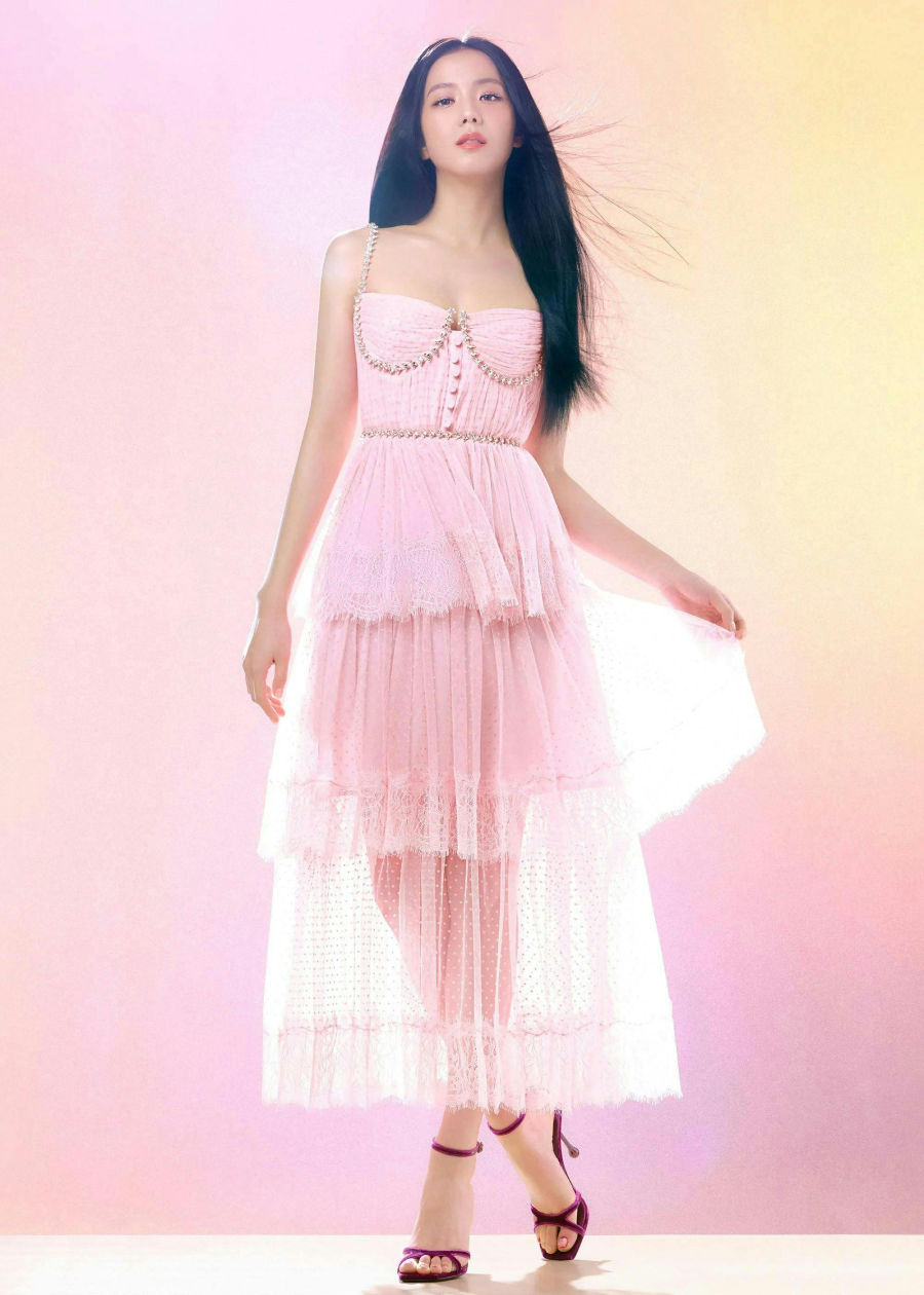 Участница группы Blackpink Джису стала амбассадором Self-Portrait (фото 2)