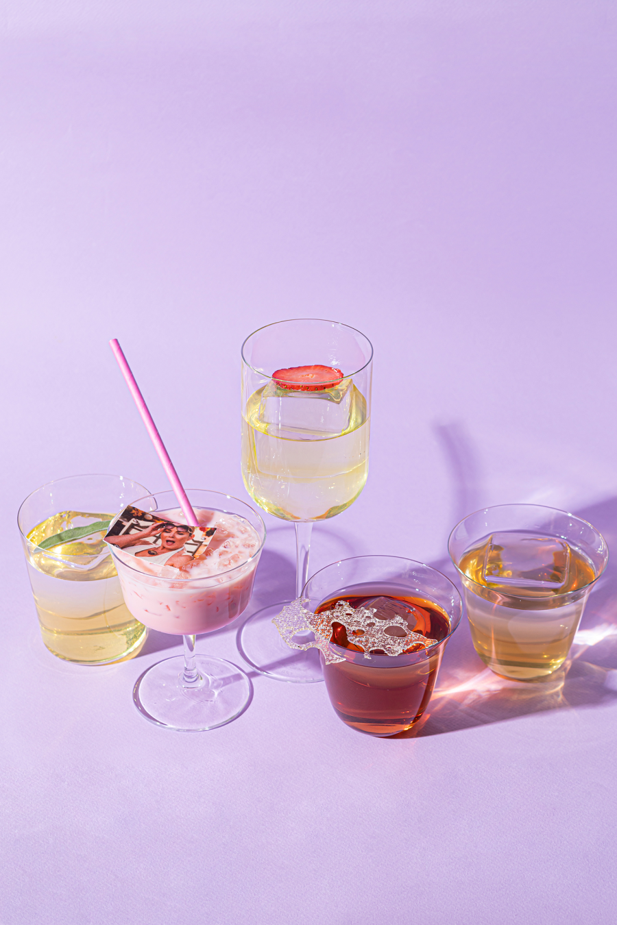 Spring and the City: BURO. и бар Happy End запускают совместную коктейльную карту (фото 6)