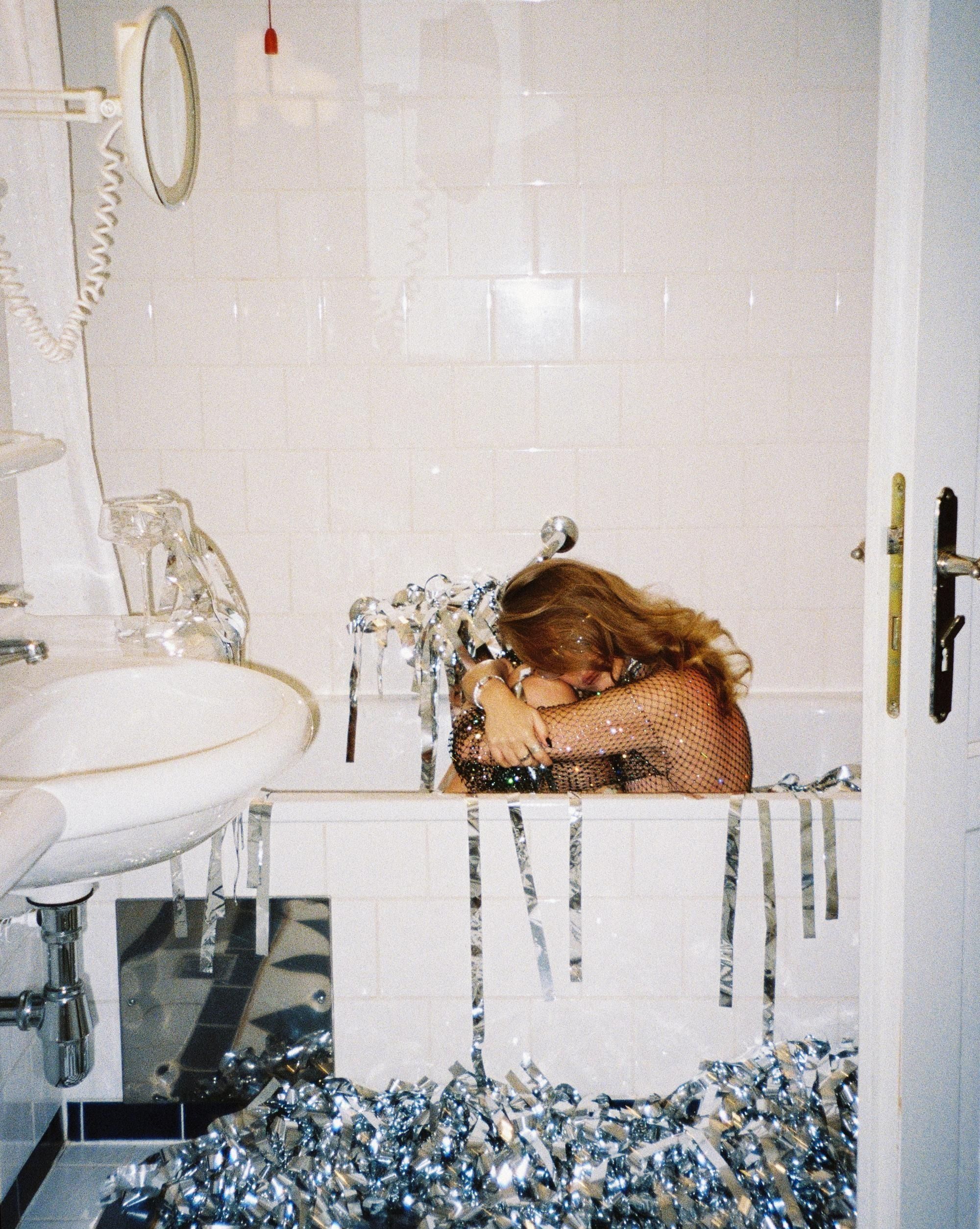 «Мой стиль — винтажная фототерапия»: Саша Маслова — о последних трендах в съемке, пленочной эстетике и советах новичкам (фото 3)