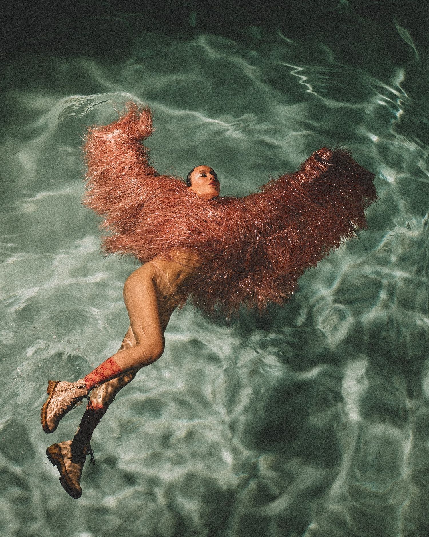 «Мой стиль — винтажная фототерапия»: Саша Маслова — о последних трендах в съемке, пленочной эстетике и советах новичкам (фото 1)