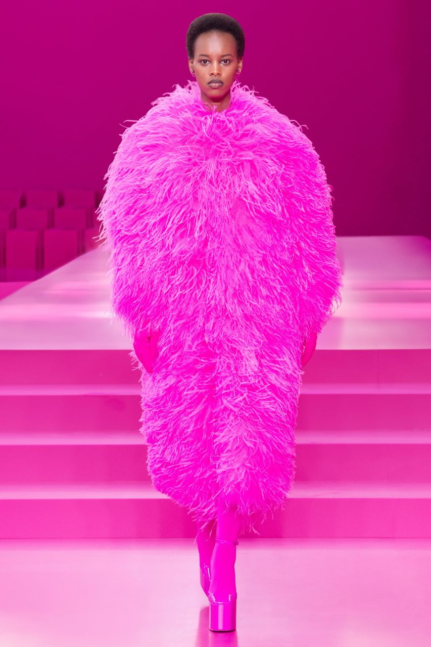 Pink PP и выход с командой: чем запомнилась эпоха Пьерпаоло Пиччоли в Valentino (фото 10)