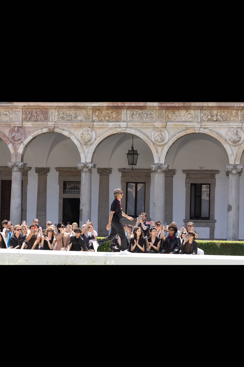 Pink PP и выход с командой: чем запомнилась эпоха Пьерпаоло Пиччоли в Valentino (фото 37)