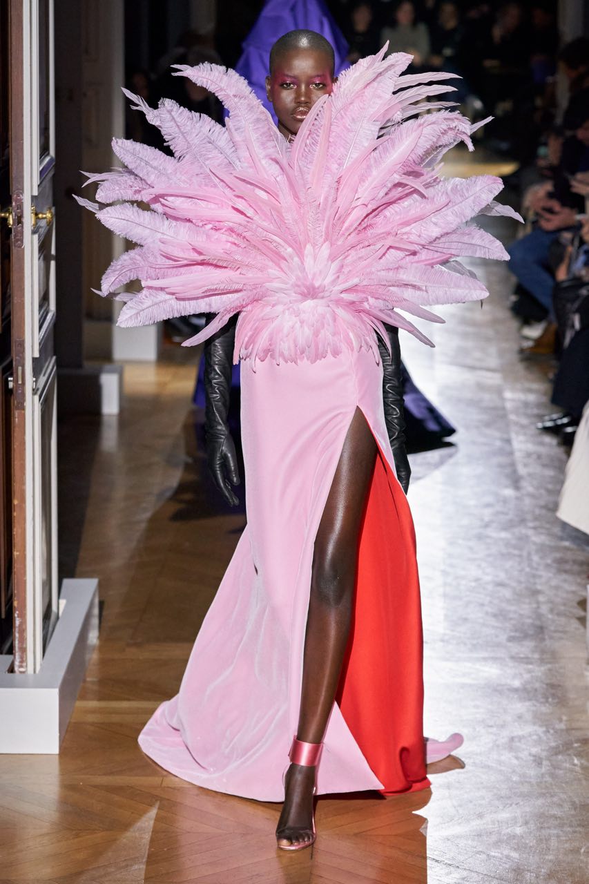 Pink PP и выход с командой: чем запомнилась эпоха Пьерпаоло Пиччоли в Valentino (фото 27)