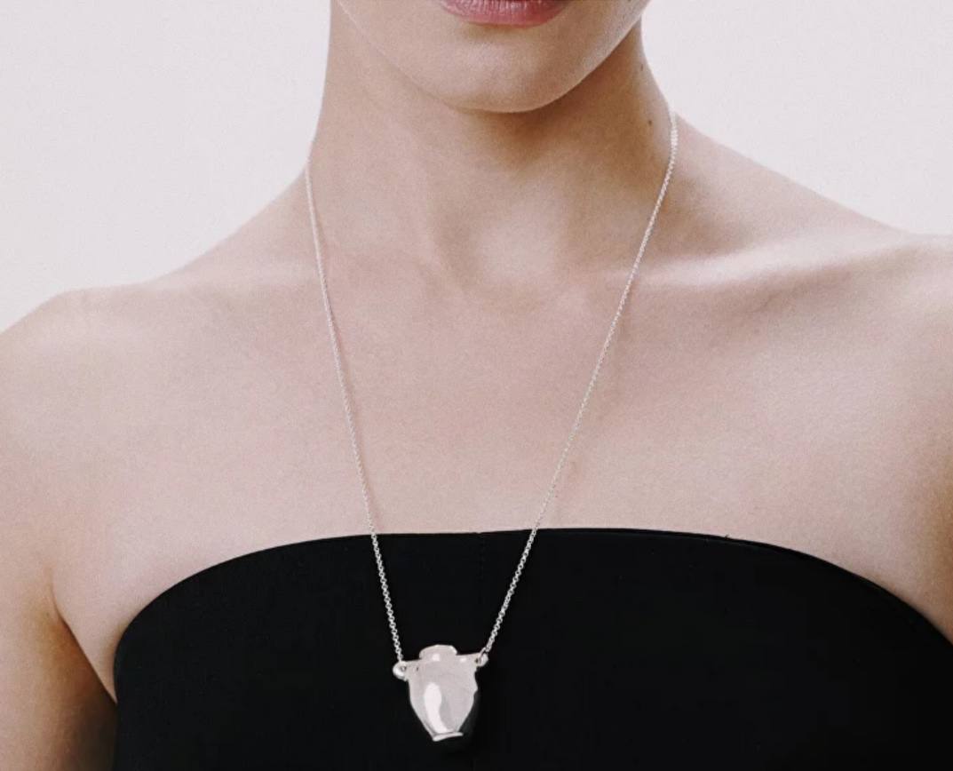 Не то, чем кажутся: 7 многофункциональных украшений в интерьер, аптечку и на запястье (фото 19)