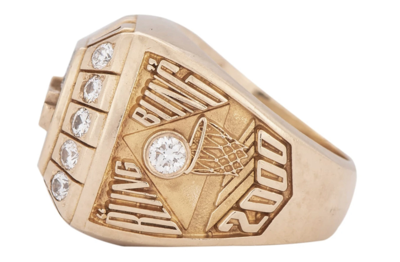 Чемпионский перстень НБА 2000 Коби Брайанта продан за миллион долларов (фото 3)