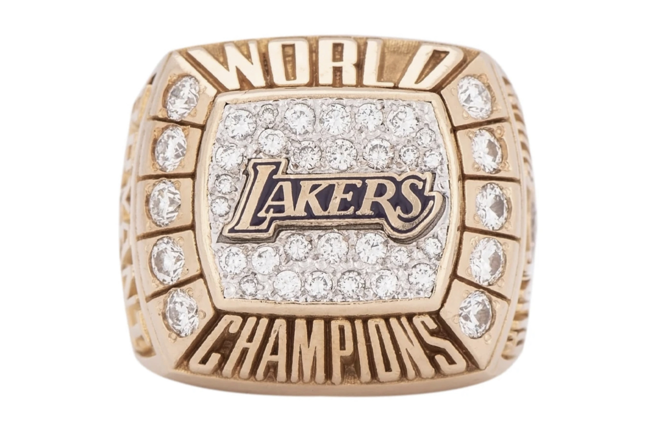 Чемпионский перстень НБА 2000 Коби Брайанта продан за миллион долларов (фото 1)