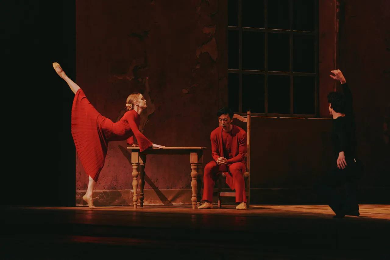 Габриэла Херст создала костюмы для балета «Кармен» хореографа Ариэль Смит (фото 5)