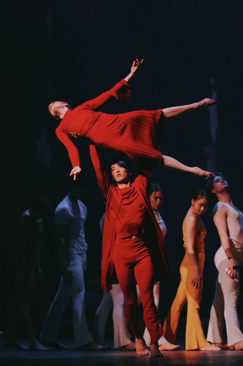 Габриэла Херст создала костюмы для балета «Кармен» хореографа Ариэль Смит (фото 7)