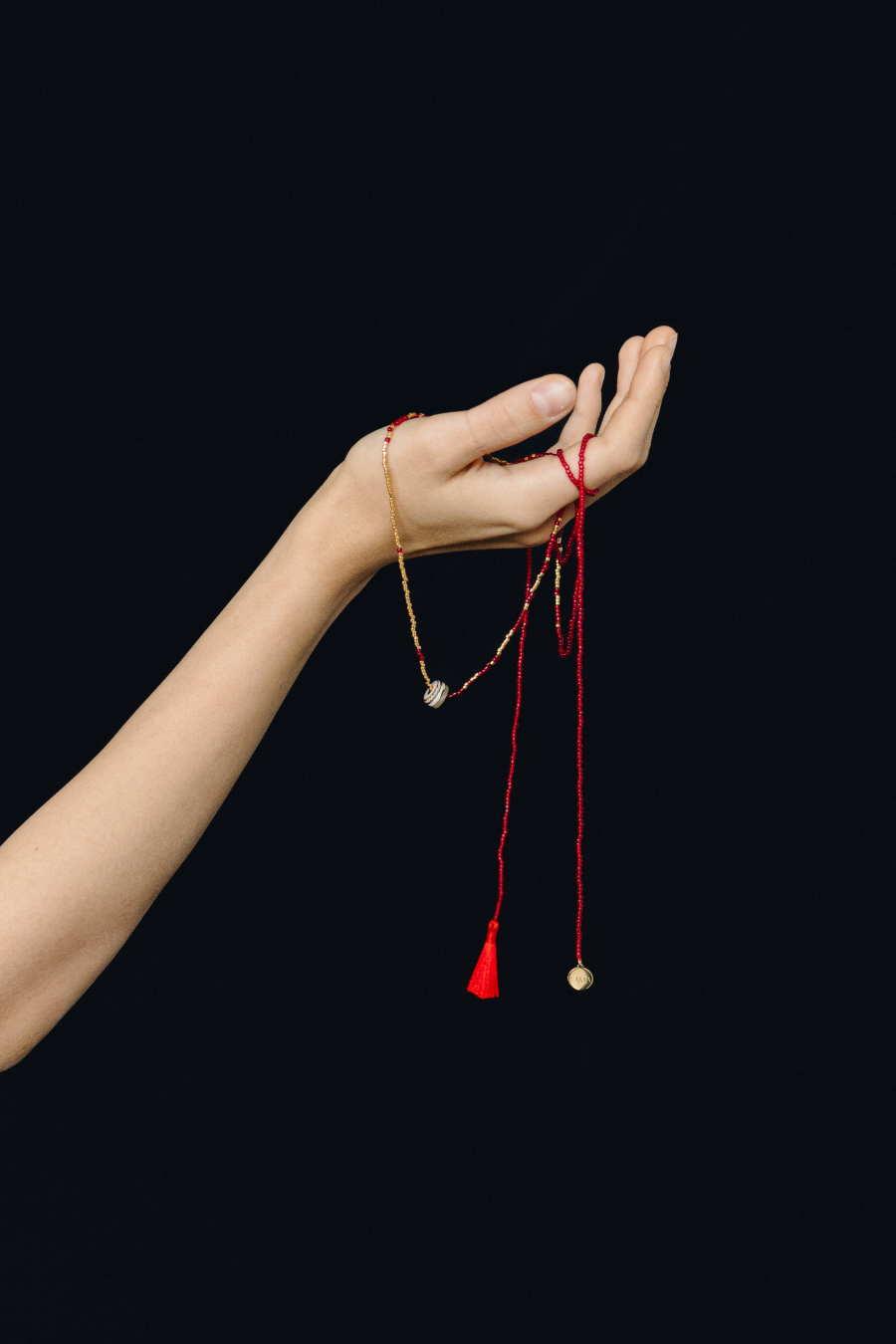 Бренд КАМА представил первую коллекцию украшений «Красная нить» (фото 10)