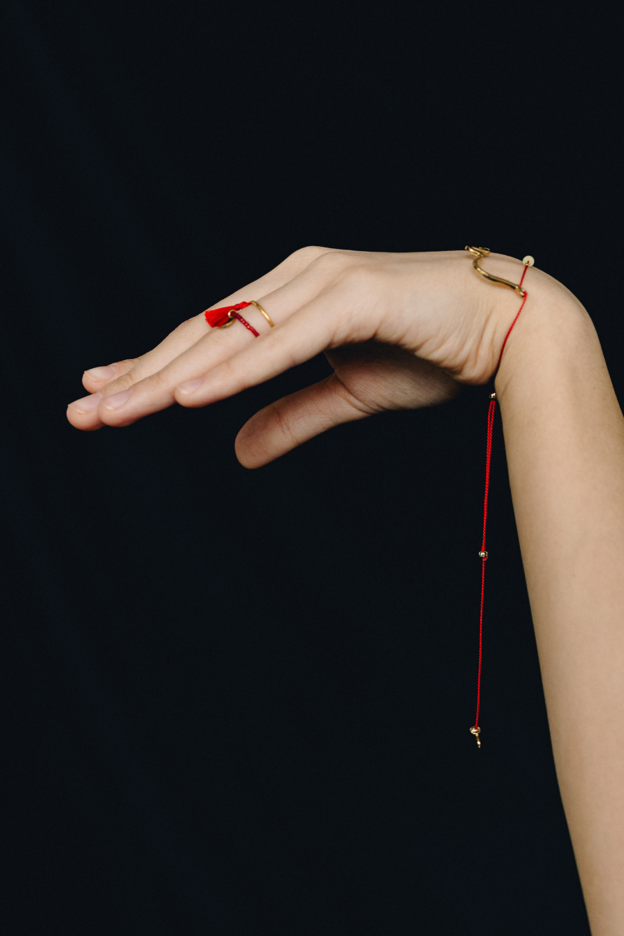 Бренд КАМА представил первую коллекцию украшений «Красная нить» (фото 9)