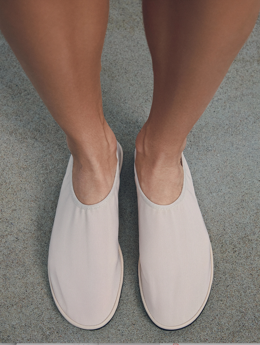 Прозрачная юбка и «плотный» верх — самое модное сочетание сезона весна-лето 2024. Инструкция по применению (фото 15)