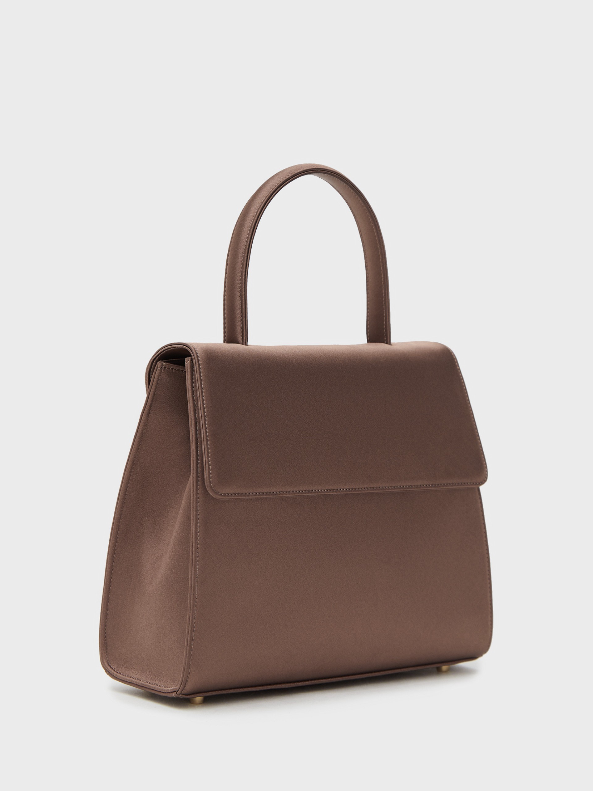 Прозрачная юбка и «плотный» верх — самое модное сочетание сезона весна-лето 2024. Инструкция по применению (фото 17)