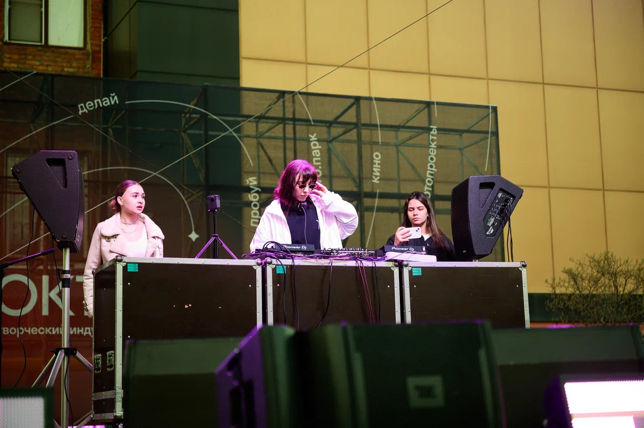 Паблик-токи с актерами, тульские марки и концерт Сюзанны: как прошел фестиваль креативных индустрий «Октава-6» (фото 13)