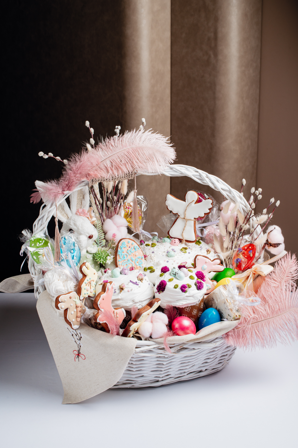 Куличи с малиновым соусом и десерты в виде кроликов: 13 самых интересных пасхальных предложений в Москве (фото 2)