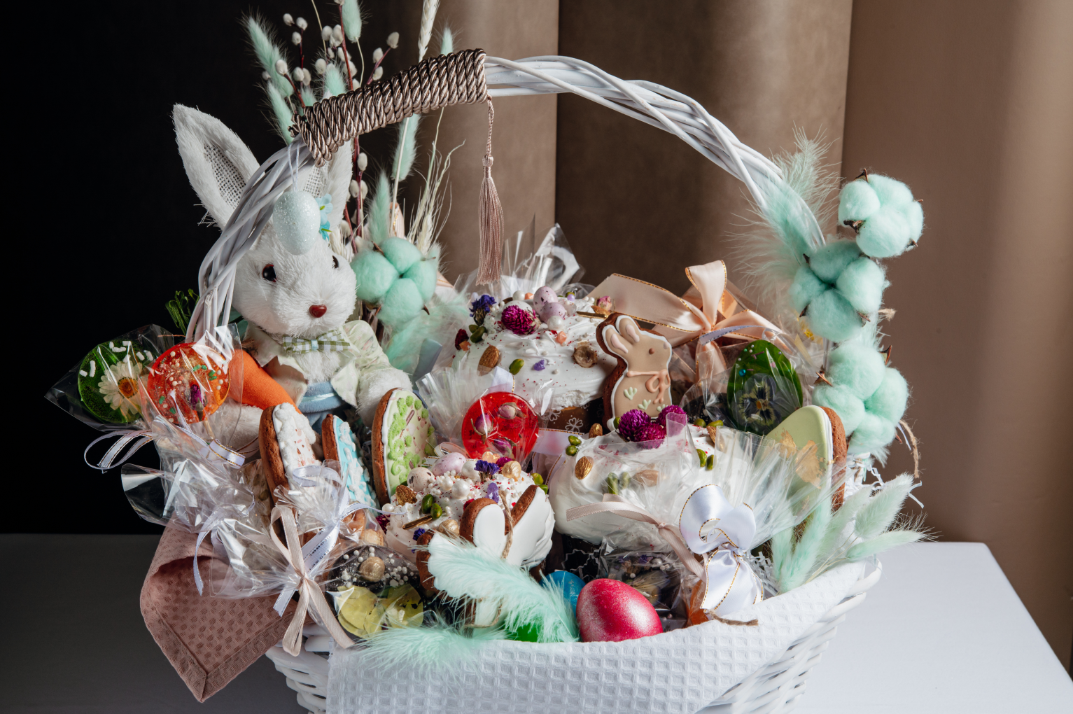 Куличи с малиновым соусом и десерты в виде кроликов: 13 самых интересных пасхальных предложений в Москве (фото 3)