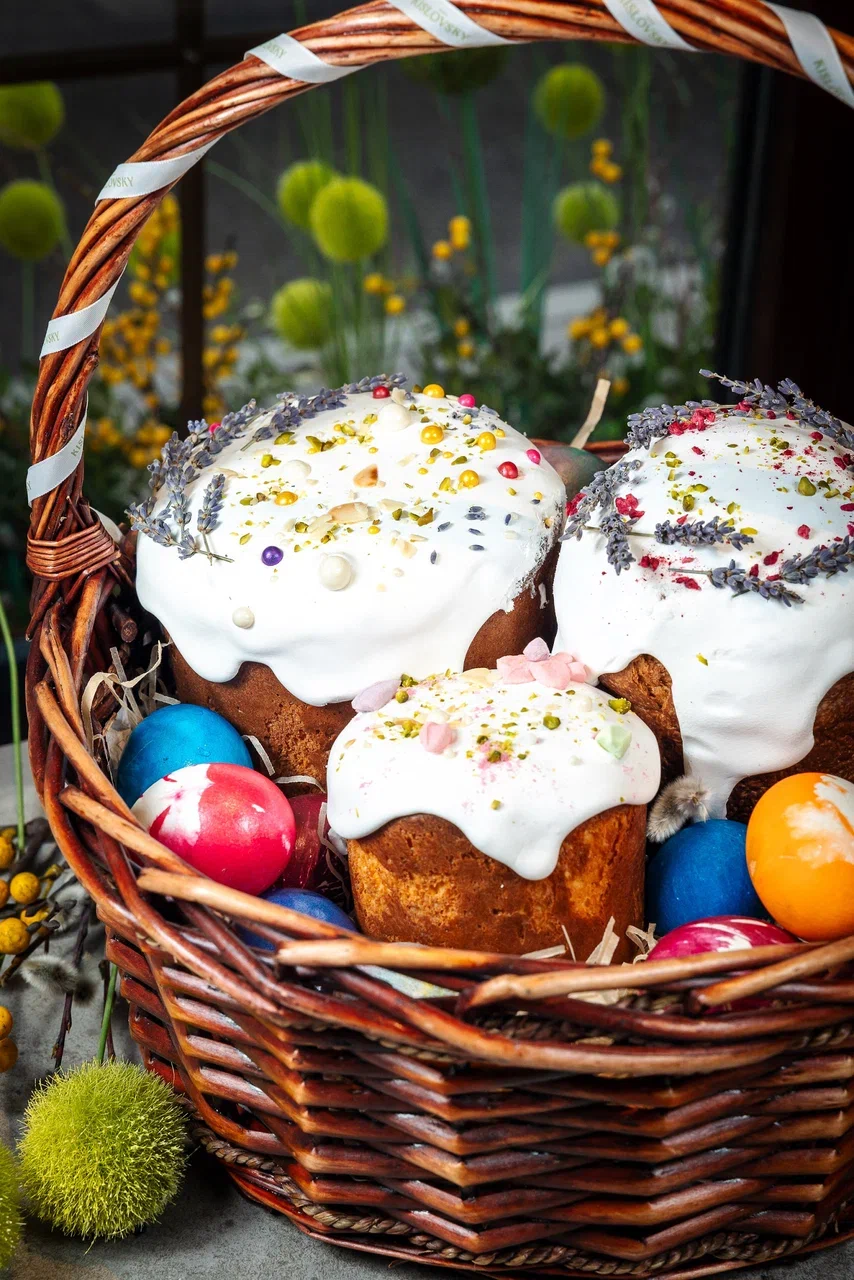 Куличи с малиновым соусом и десерты в виде кроликов: 13 самых интересных пасхальных предложений в Москве (фото 12)