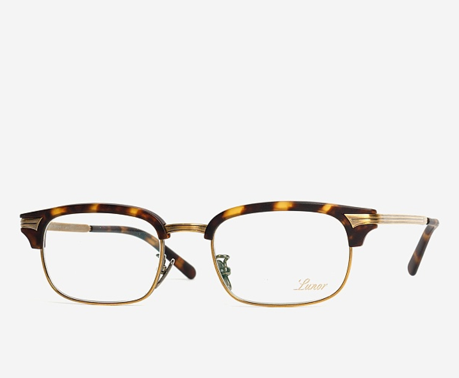 Авиаторы, с прозрачными и/или цветными линзами: какие очки носить летом 2024 (фото 38)