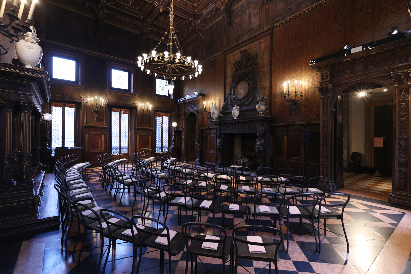 Gucci Ancora, Prada Frames и литературный клуб Miu Miu: хайлайты Salone del Mobile 2024. Выбор BURO. (фото 8)