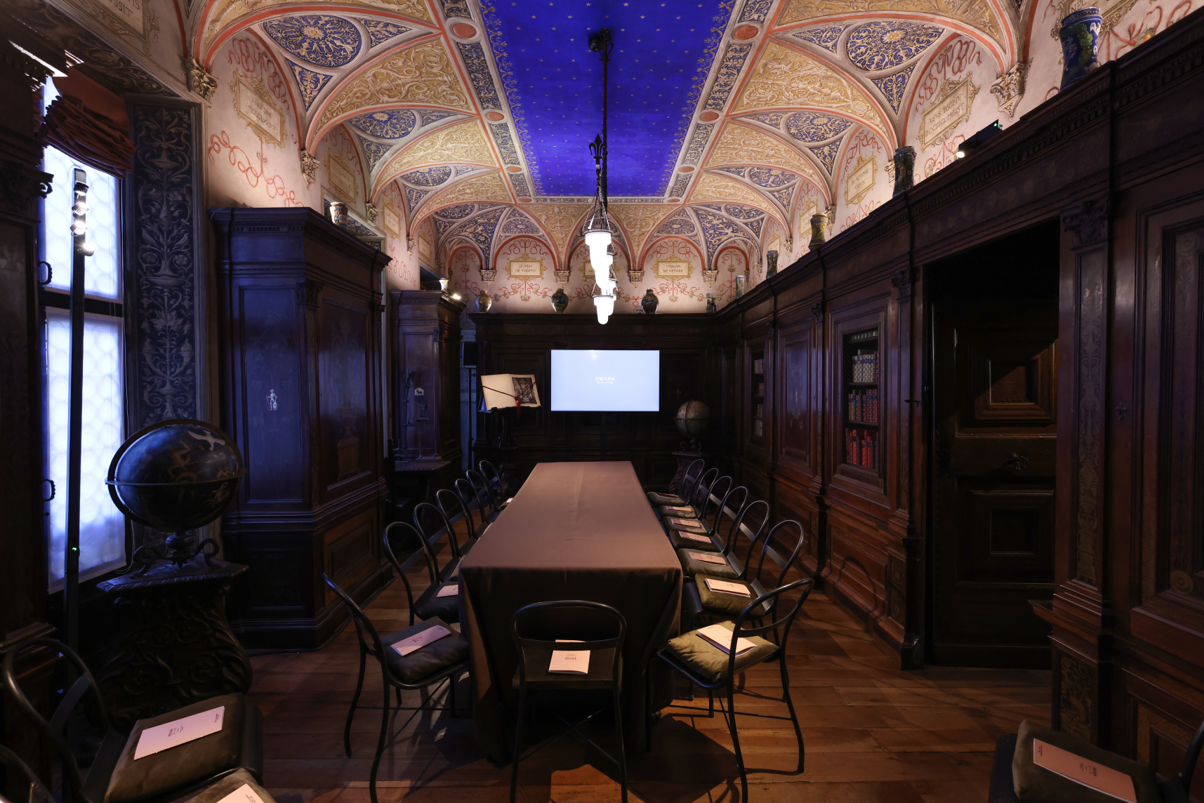 Gucci Ancora, Prada Frames и литературный клуб Miu Miu: хайлайты Salone del Mobile 2024. Выбор BURO. (фото 7)