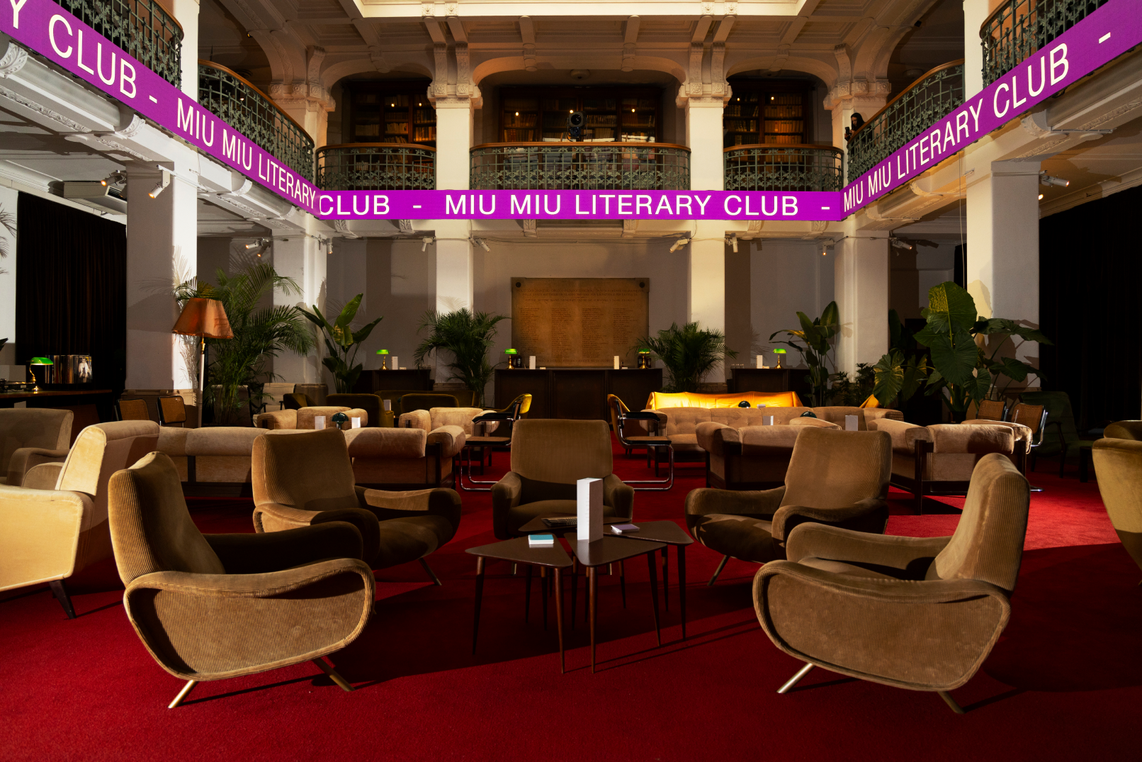 Gucci Ancora, Prada Frames и литературный клуб Miu Miu: хайлайты Salone del Mobile 2024. Выбор BURO. (фото 13)