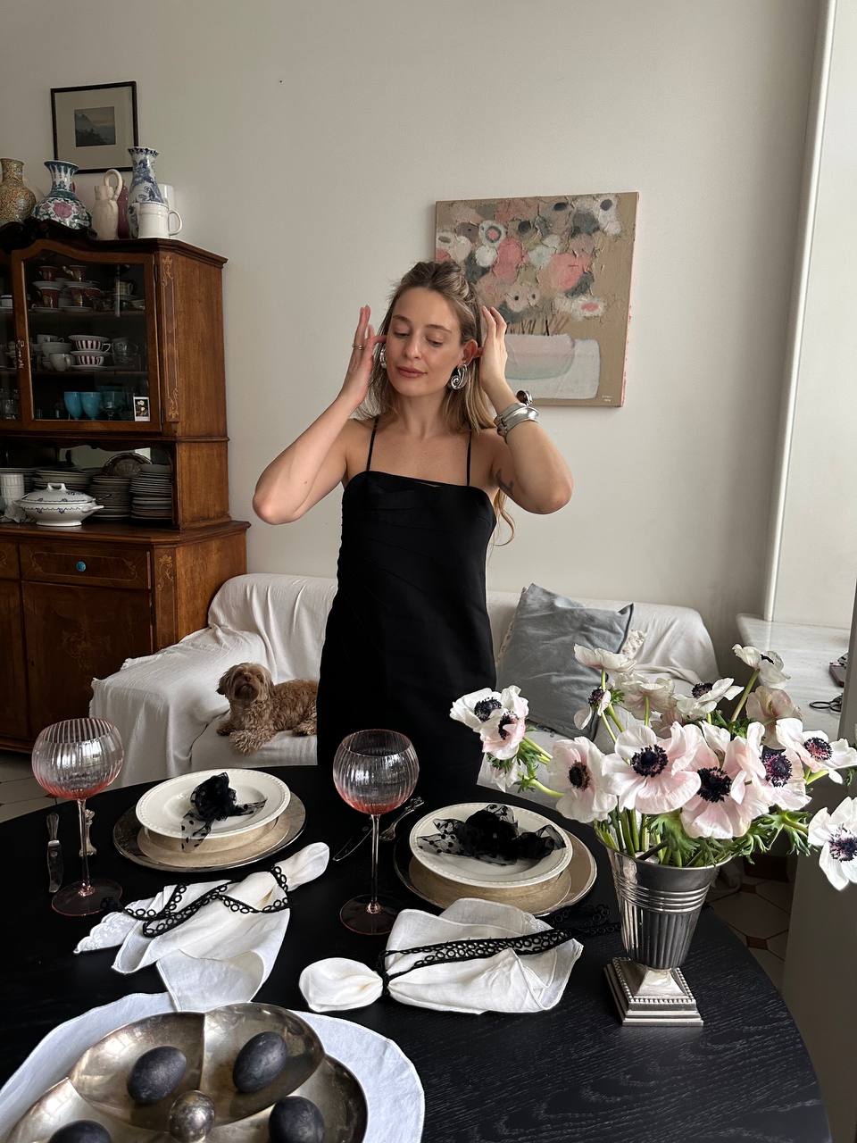 Карамельные банты на куличах и яйца в прозрачном шифоне: выбираем сет-дизайн на Пасху (фото 12)