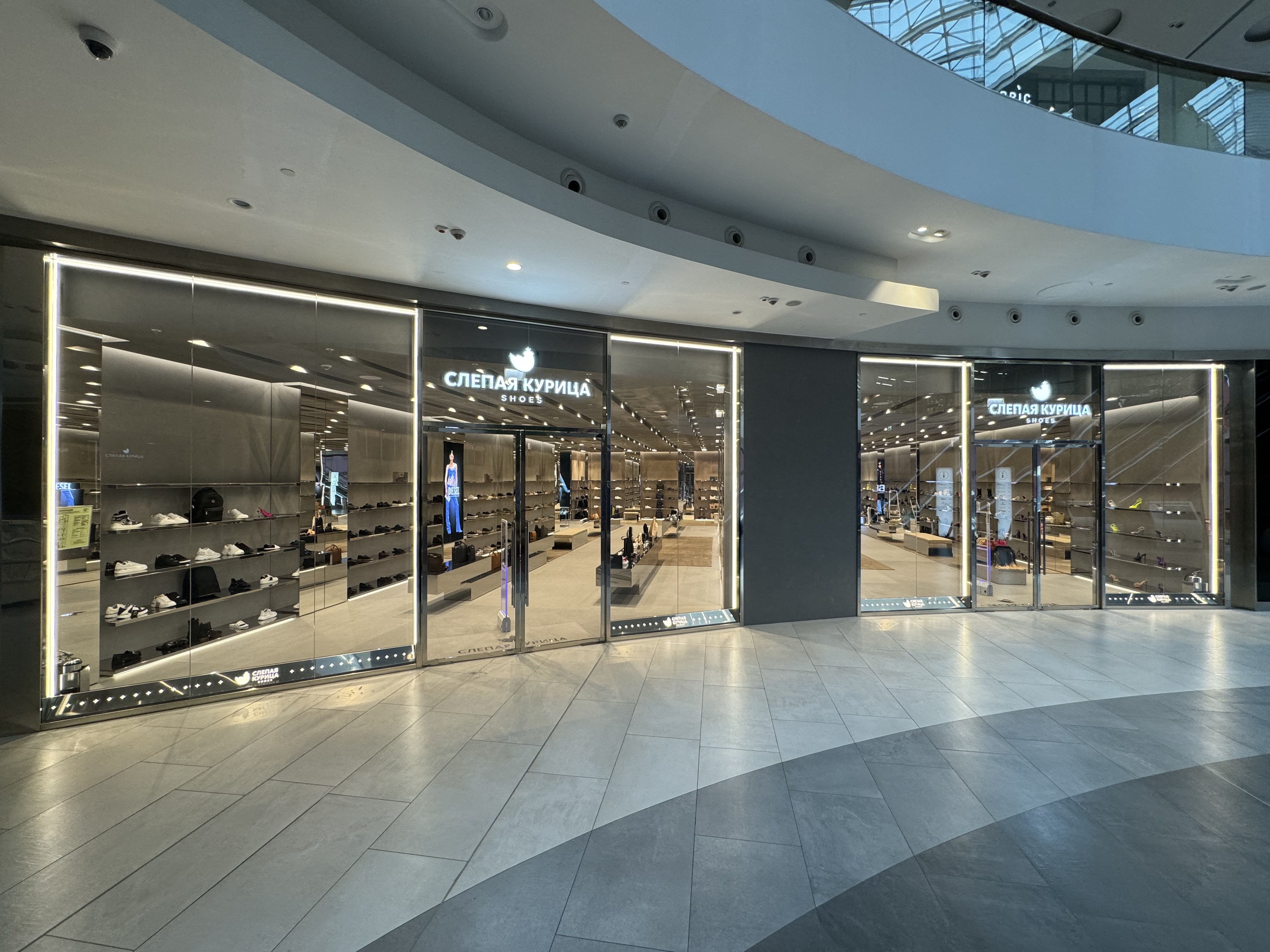 «Слепая курица» открыла новый обувной бутик в ТЦ «Метрополис» (фото 1)