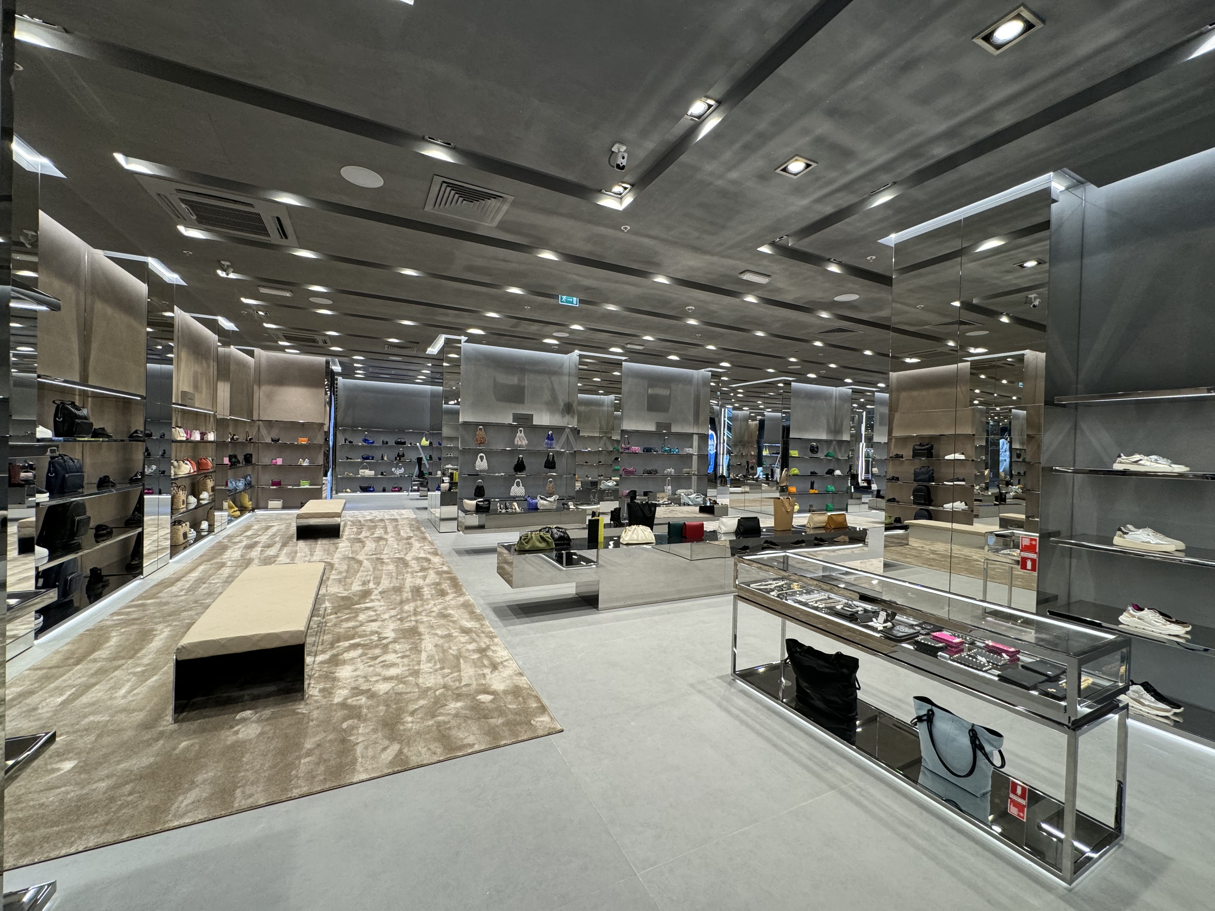 «Слепая курица» открыла новый обувной бутик в ТЦ «Метрополис» (фото 2)