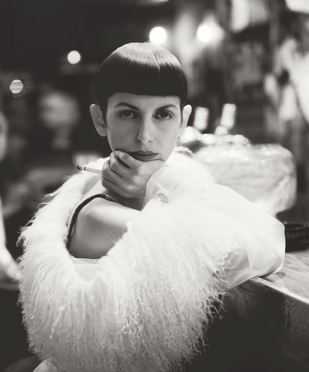 Андреа Райзборо сыграет модного редактора Изабеллу Блоу в байопике «Королева моды» (фото 1)