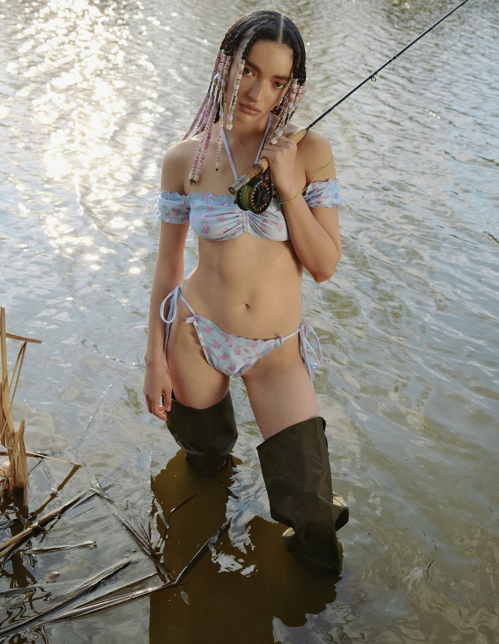 С перламутровыми бусинами, в стиле ретро и монохром: какой купальник носить этим летом (фото 24)