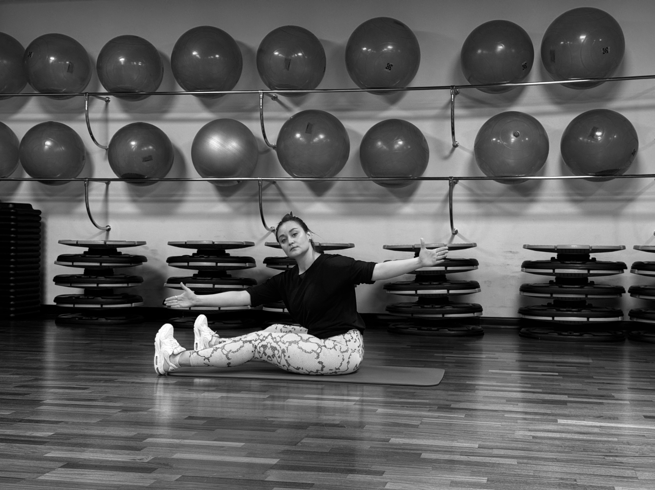 Какая тренировка подойдет даже для ленивых? Показывает фитнес-инструктор (фото 4)