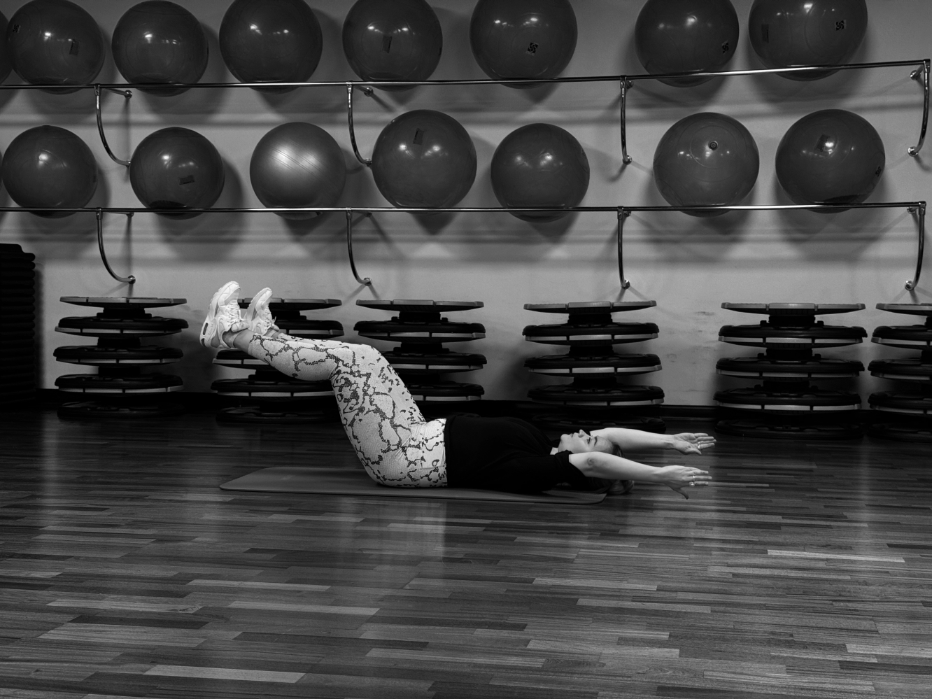 Какая тренировка подойдет даже для ленивых? Показывает фитнес-инструктор (фото 6)