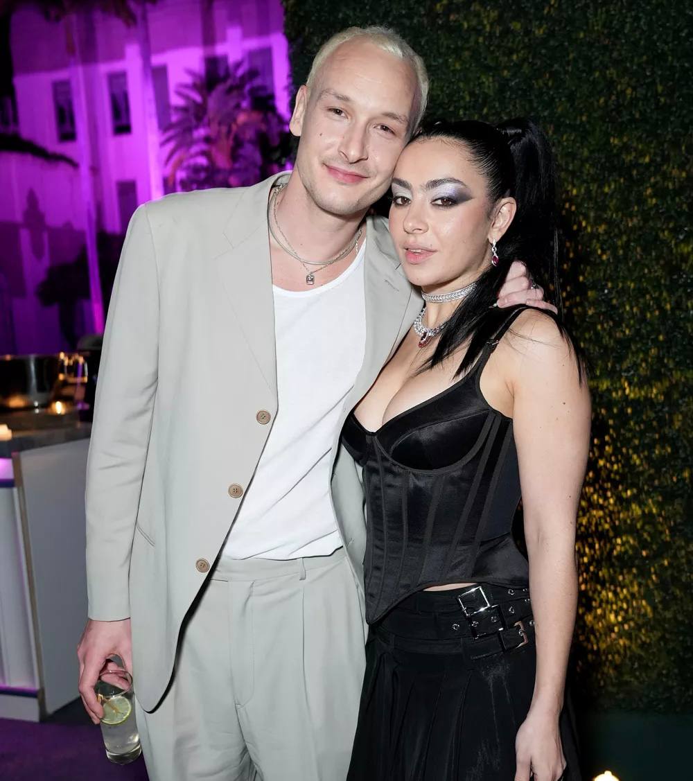 Charli XCX вышла замуж за барабанщика группы The 1975 (фото 2)