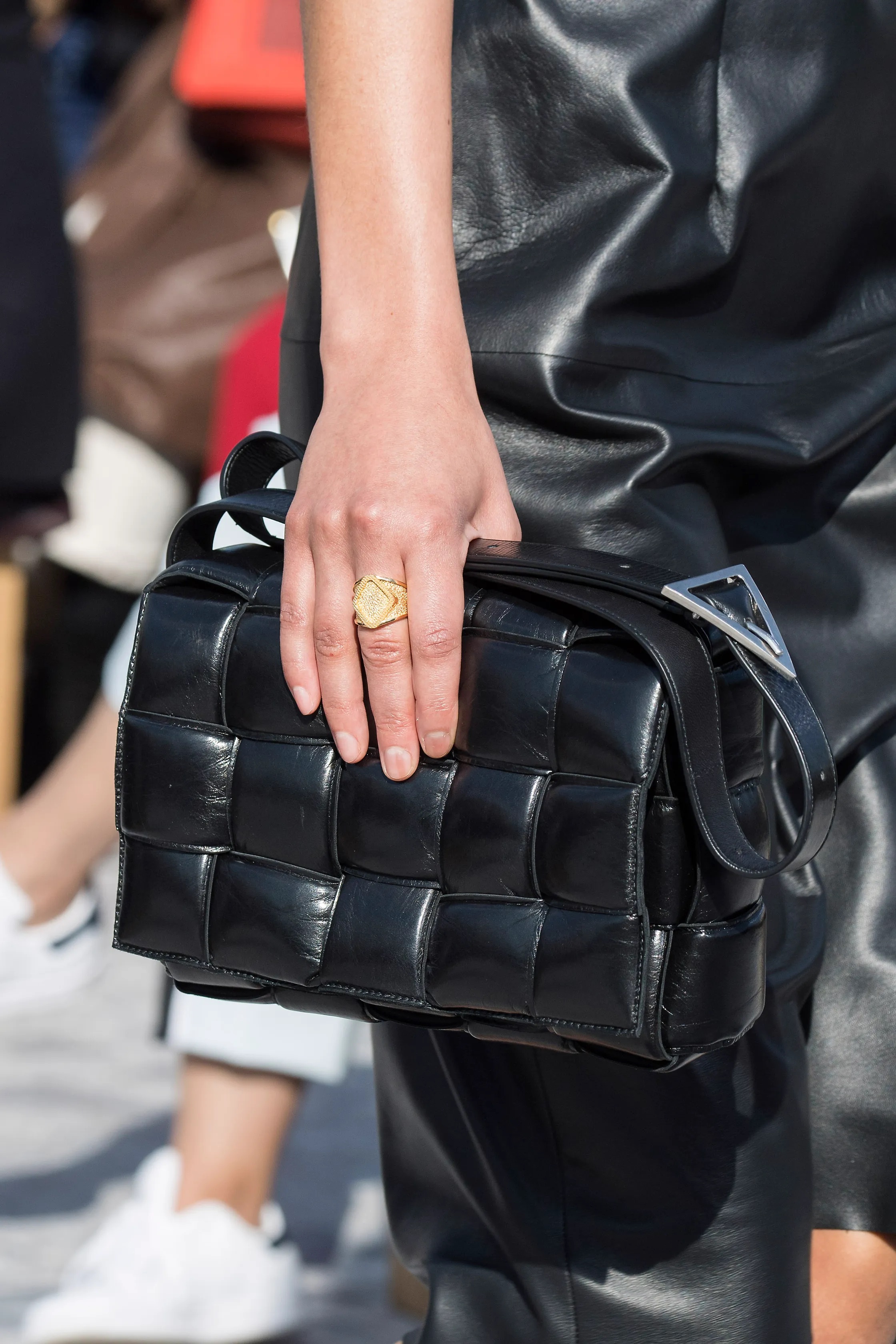 Рыцарь Burberry Prorsum и клатч The Pouch Bottega Veneta: знаковые креативные решения Даниела Ли (фото 9)