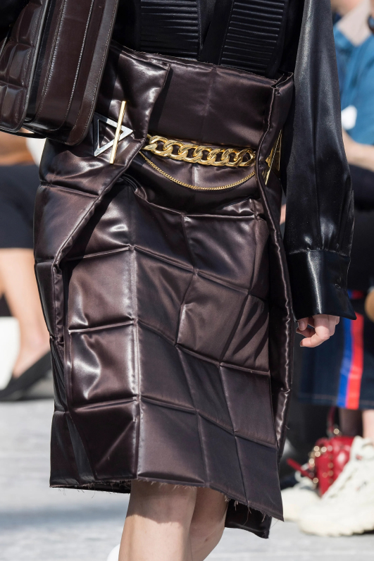 Рыцарь Burberry Prorsum и клатч The Pouch Bottega Veneta: знаковые креативные решения Даниела Ли (фото 14)