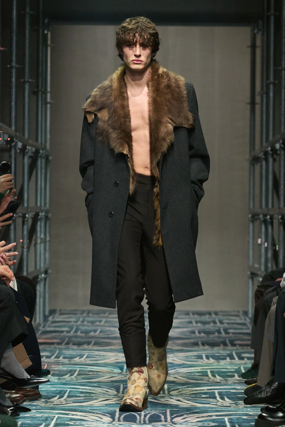 Чему нас научила мужская Неделя моды в Милане и Париже осень-зима 2025. Очевидное vs. невероятное (фото 21)