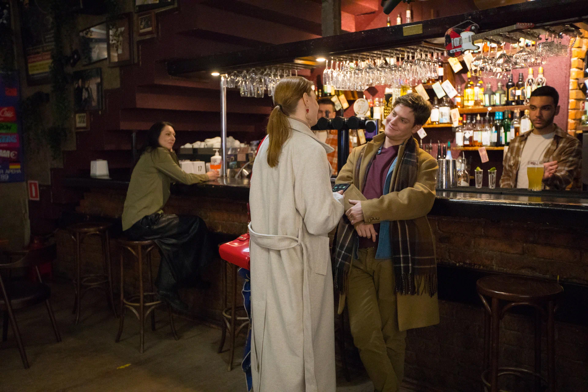 «Принимать ту жизнь, которую выбирают друзья»: Павел Табаков — о проявлении чувств и комедии «По барам» (фото 9)