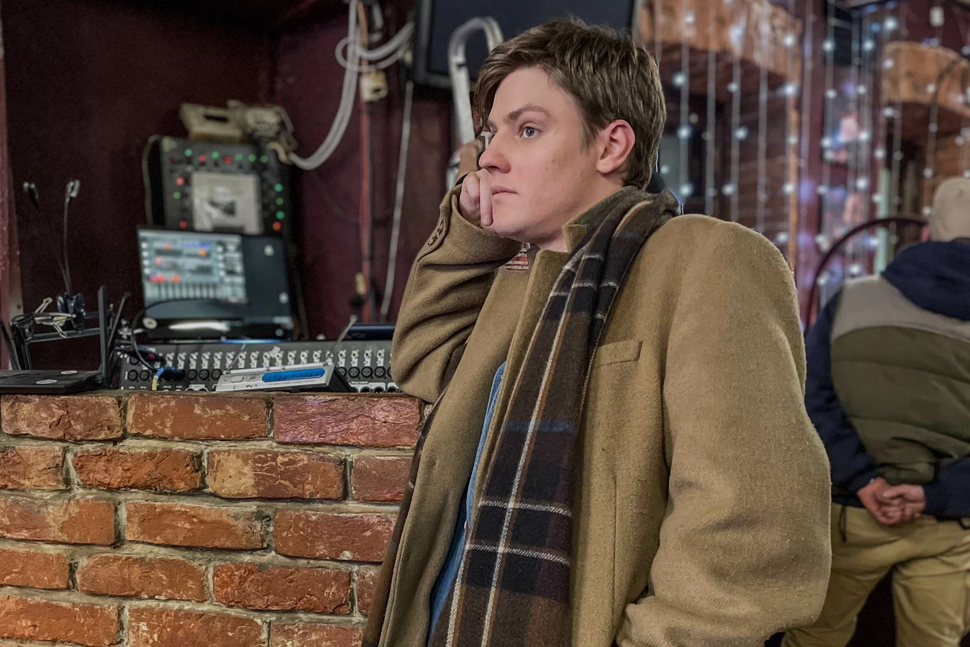 «Принимать ту жизнь, которую выбирают друзья»: Павел Табаков — о проявлении чувств и комедии «По барам» (фото 5)