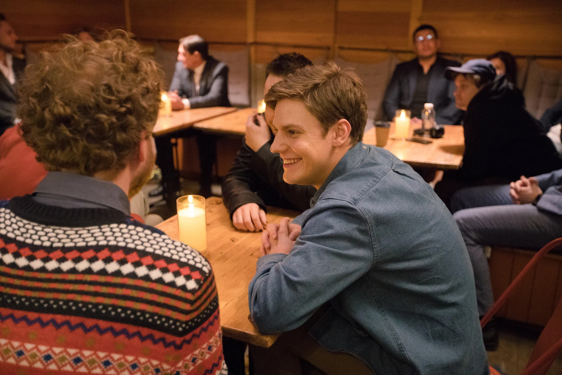 «Принимать ту жизнь, которую выбирают друзья»: Павел Табаков — о проявлении чувств и комедии «По барам» (фото 4)