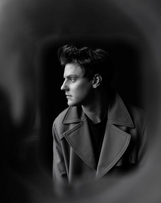 «Принимать ту жизнь, которую выбирают друзья»: Павел Табаков — о проявлении чувств и комедии «По барам» (фото 3)