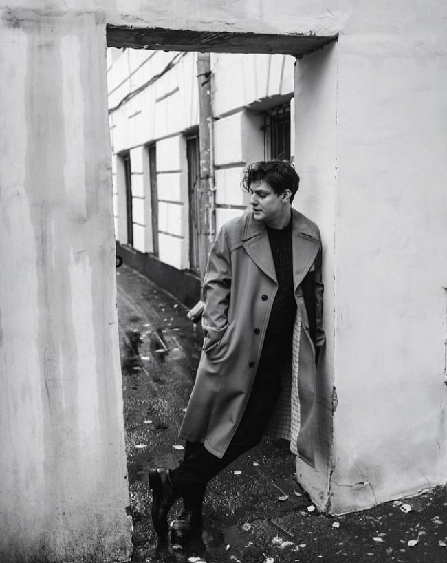 «Принимать ту жизнь, которую выбирают друзья»: Павел Табаков — о проявлении чувств и комедии «По барам» (фото 2)