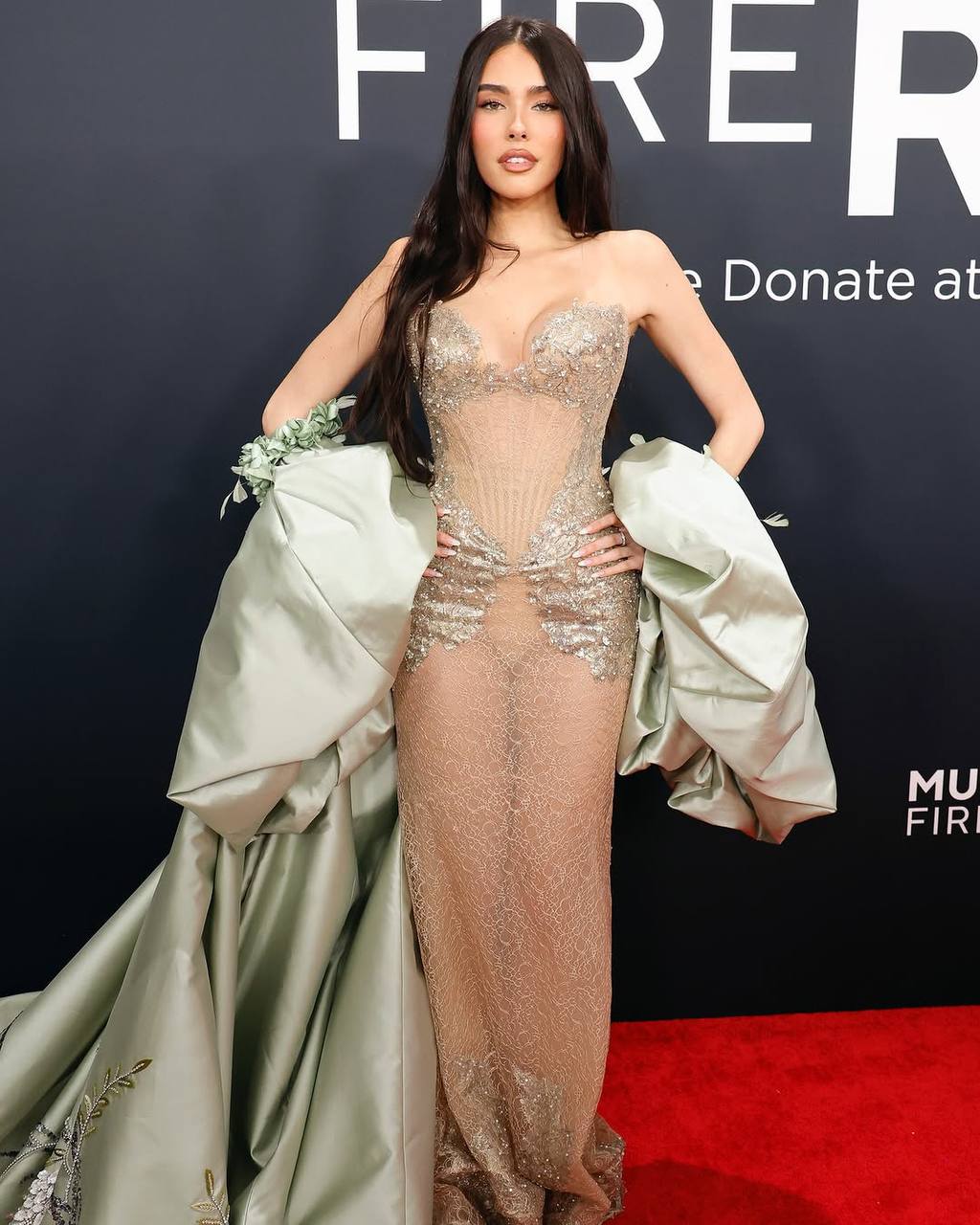 Билли Айлиш в Prada и Сабрина Карпентер в JW Anderson: красная дорожка «Грэмми» 2025 (фото 19)