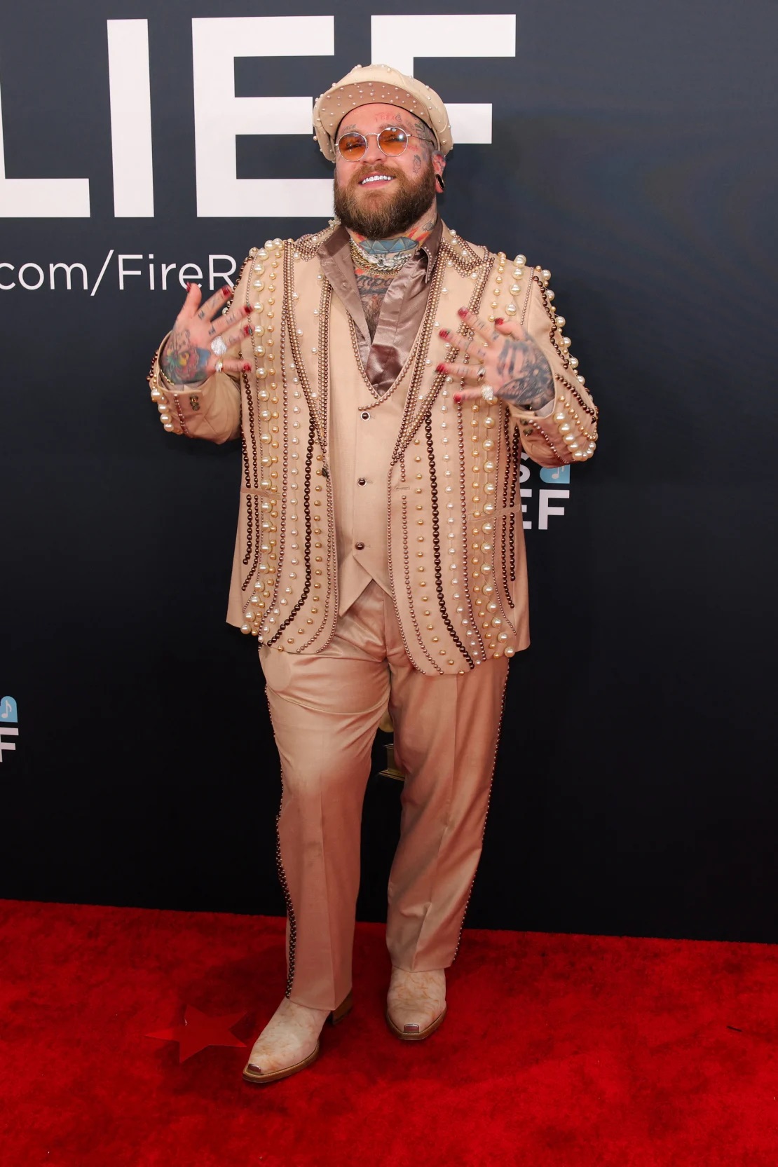 Билли Айлиш в Prada и Сабрина Карпентер в JW Anderson: красная дорожка «Грэмми» 2025 (фото 25)