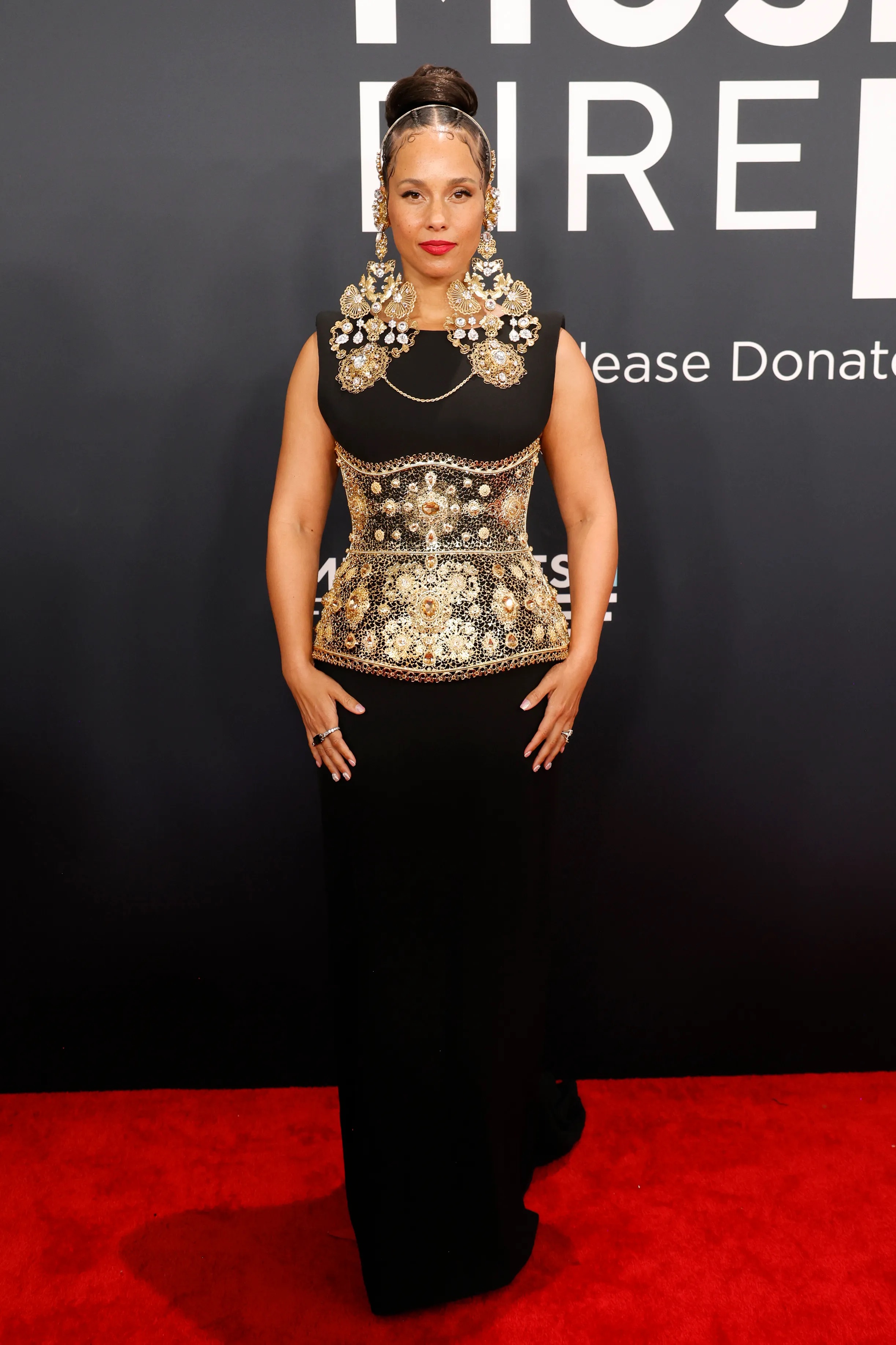 Билли Айлиш в Prada и Сабрина Карпентер в JW Anderson: красная дорожка «Грэмми» 2025 (фото 24)