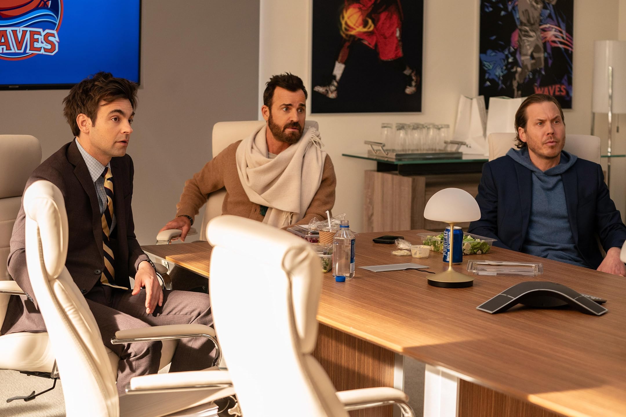 «Белый лотос» и «Аутсорс»: какие сериалы смотреть в феврале (фото 38)