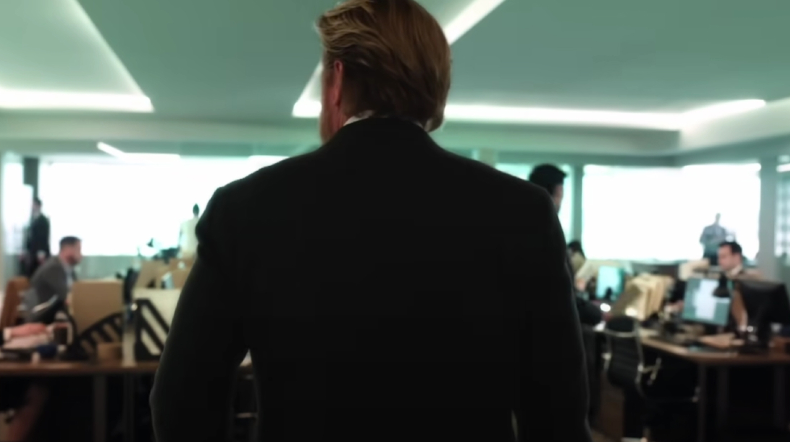 «Белый лотос» и «Аутсорс»: какие сериалы смотреть в феврале (фото 36)