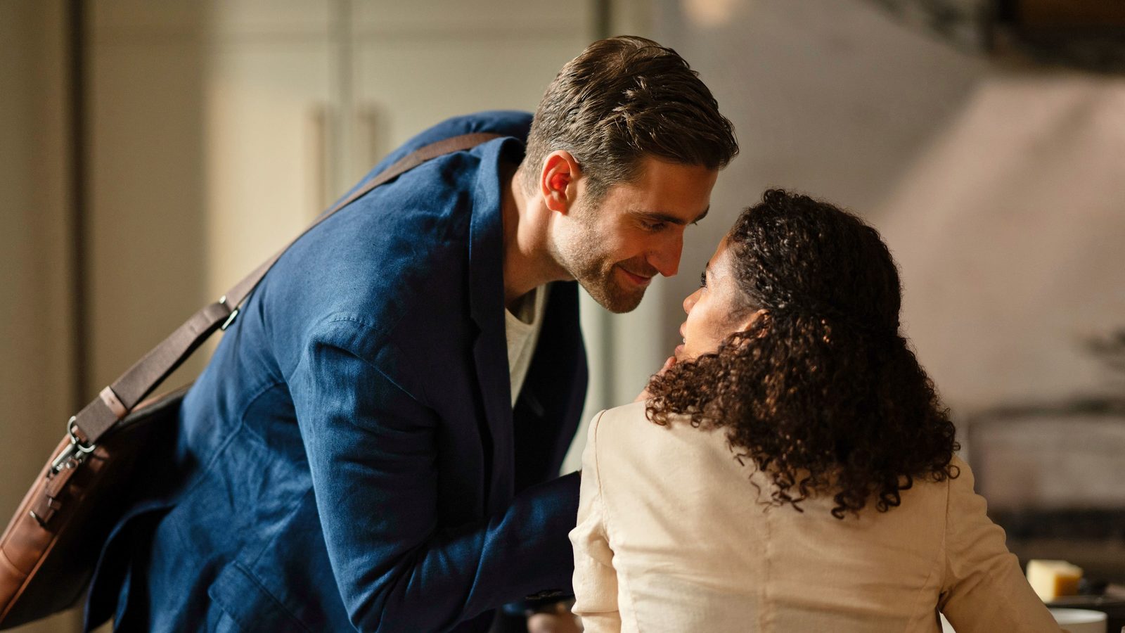 «Белый лотос» и «Аутсорс»: какие сериалы смотреть в феврале (фото 30)