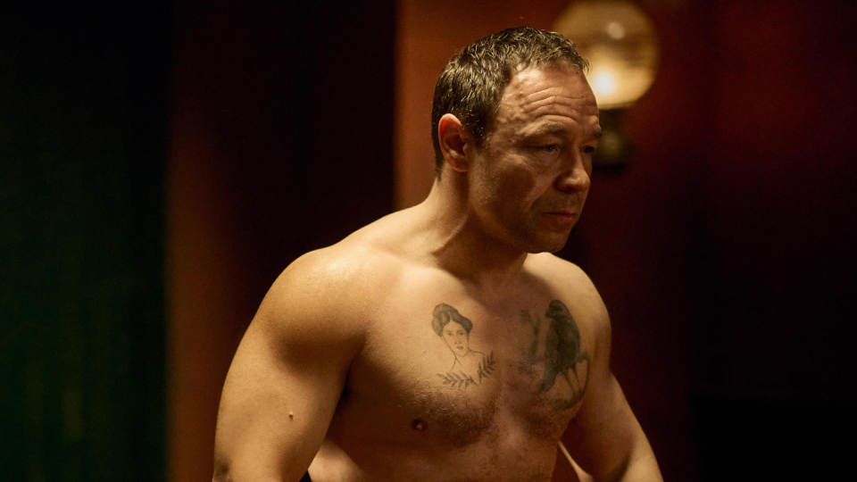 «Белый лотос» и «Аутсорс»: какие сериалы смотреть в феврале (фото 27)